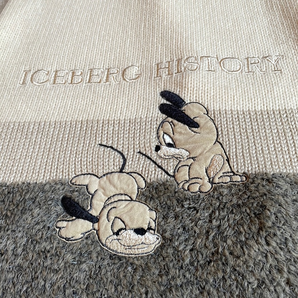 Rare ICEBERG HISTORY Disney wool scarf